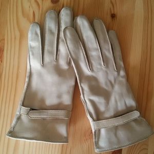 Fownes Leather Cream Colored Gloves with Lining